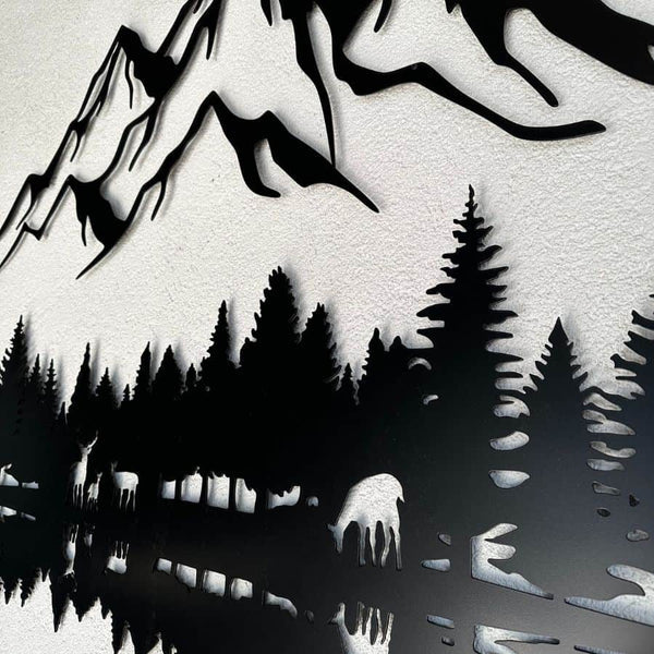 Décoration murale en métal représentant une montagne et une forêt